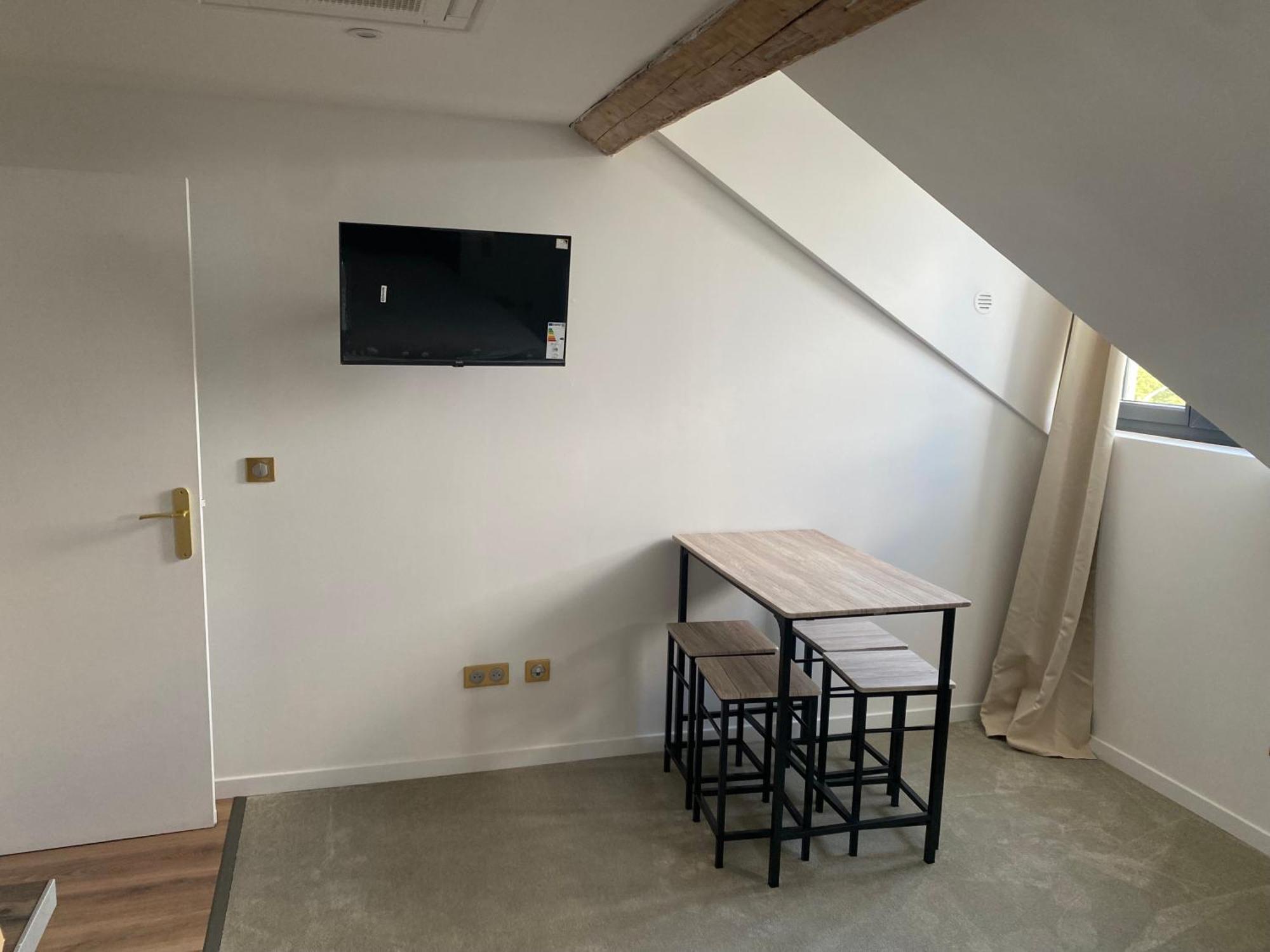 Parmain Hdg Hotel Gare De L'Isle Adam Appart'S Hotel מראה חיצוני תמונה
