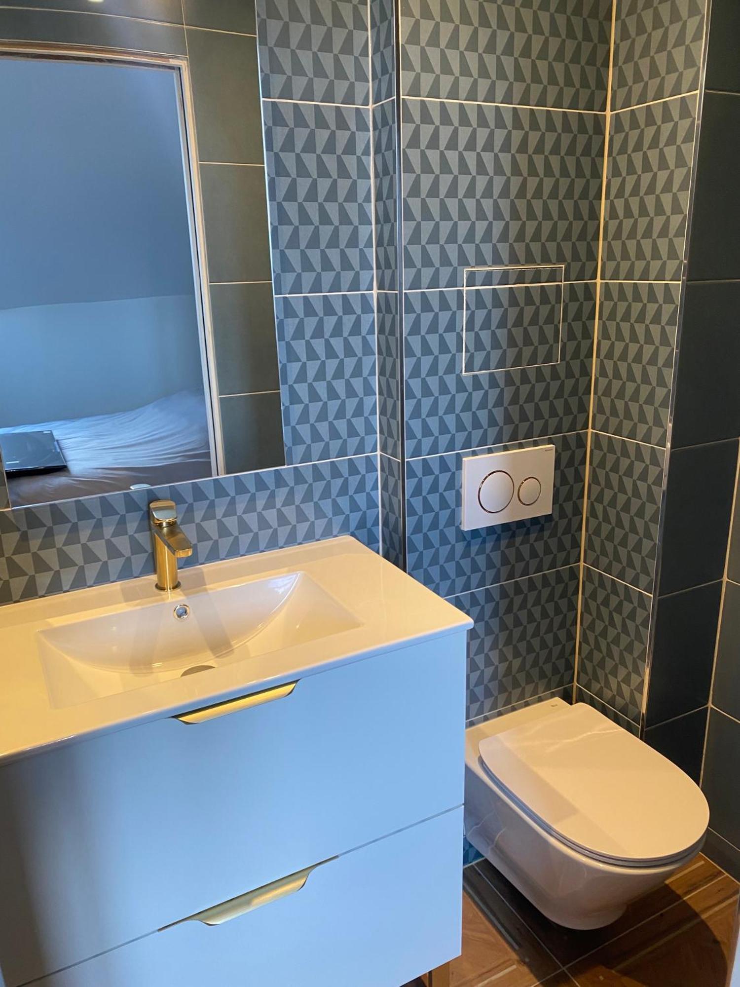 Parmain Hdg Hotel Gare De L'Isle Adam Appart'S Hotel מראה חיצוני תמונה