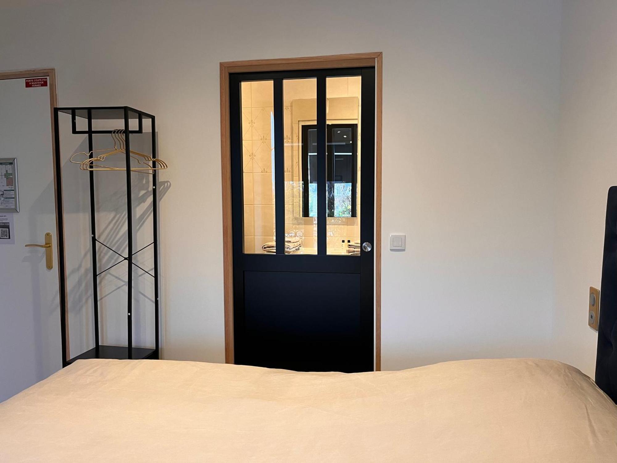Parmain Hdg Hotel Gare De L'Isle Adam Appart'S Hotel מראה חיצוני תמונה