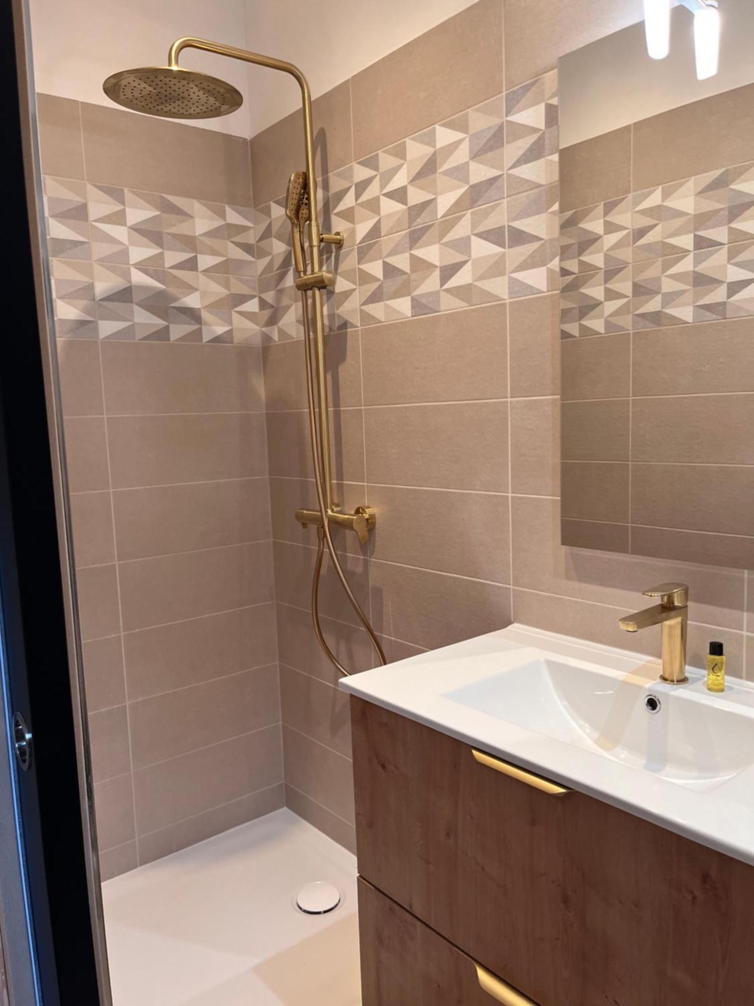 Parmain Hdg Hotel Gare De L'Isle Adam Appart'S Hotel מראה חיצוני תמונה