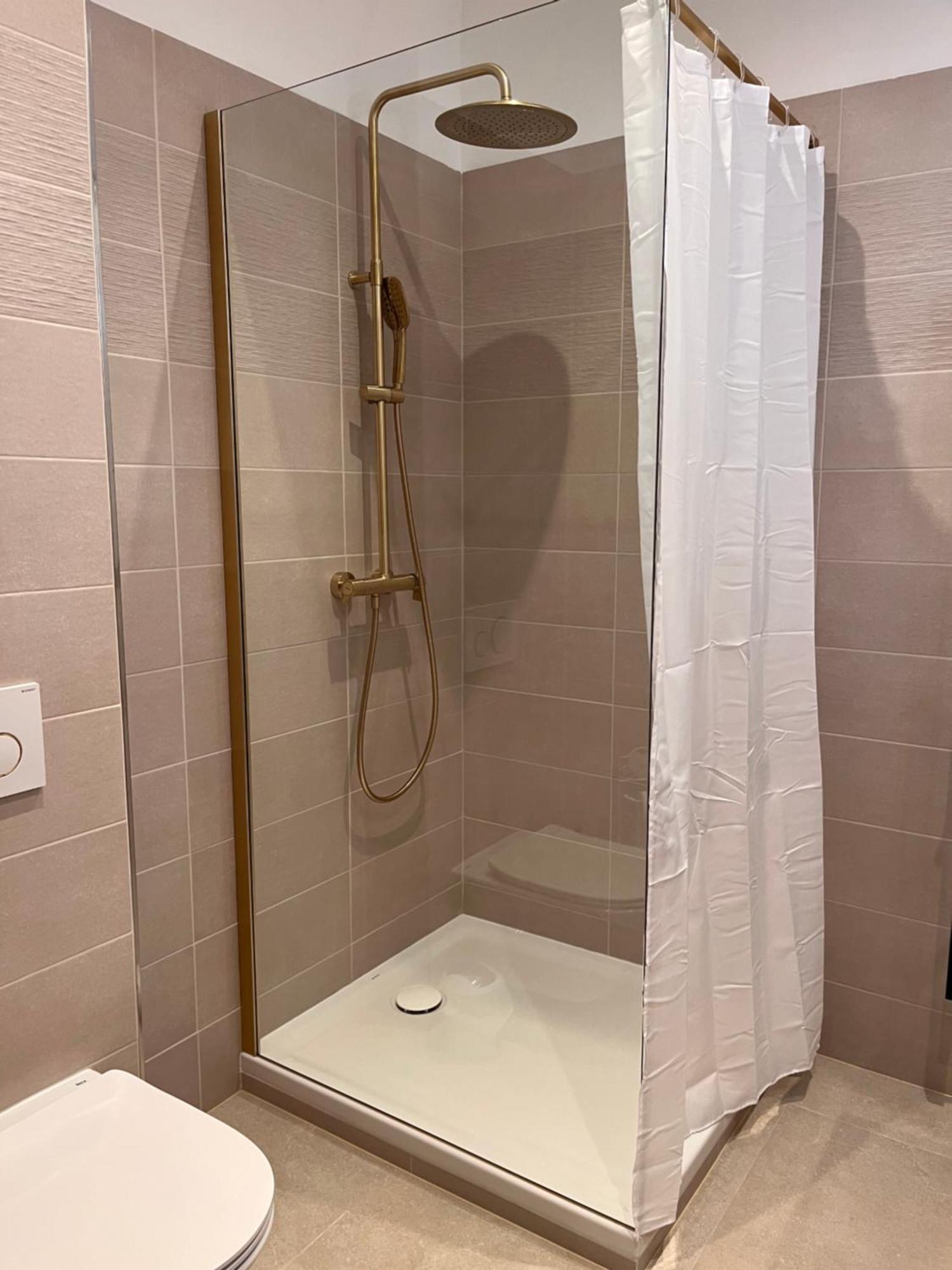Parmain Hdg Hotel Gare De L'Isle Adam Appart'S Hotel מראה חיצוני תמונה