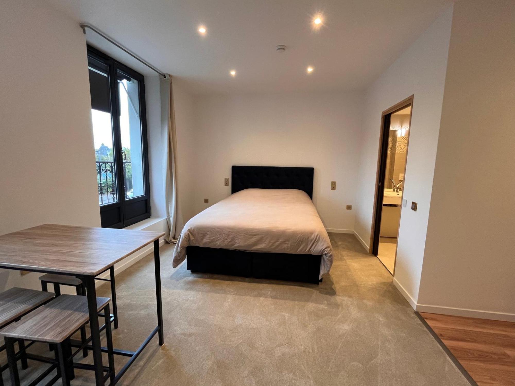 Parmain Hdg Hotel Gare De L'Isle Adam Appart'S Hotel מראה חיצוני תמונה