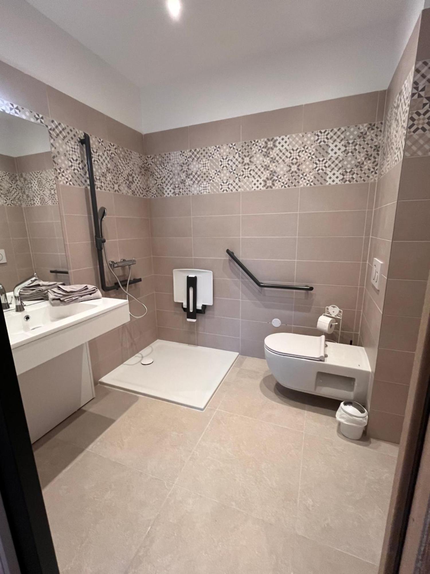 Parmain Hdg Hotel Gare De L'Isle Adam Appart'S Hotel מראה חיצוני תמונה